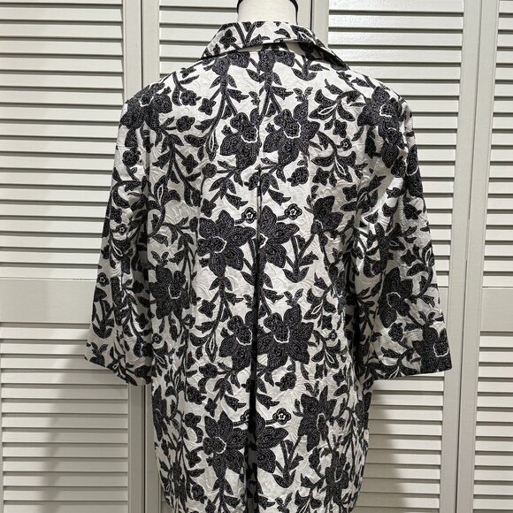 Chico’s Black & White Floral Textured Jacket – Size 3P (16/18 Petite) - Picture 6 of 9